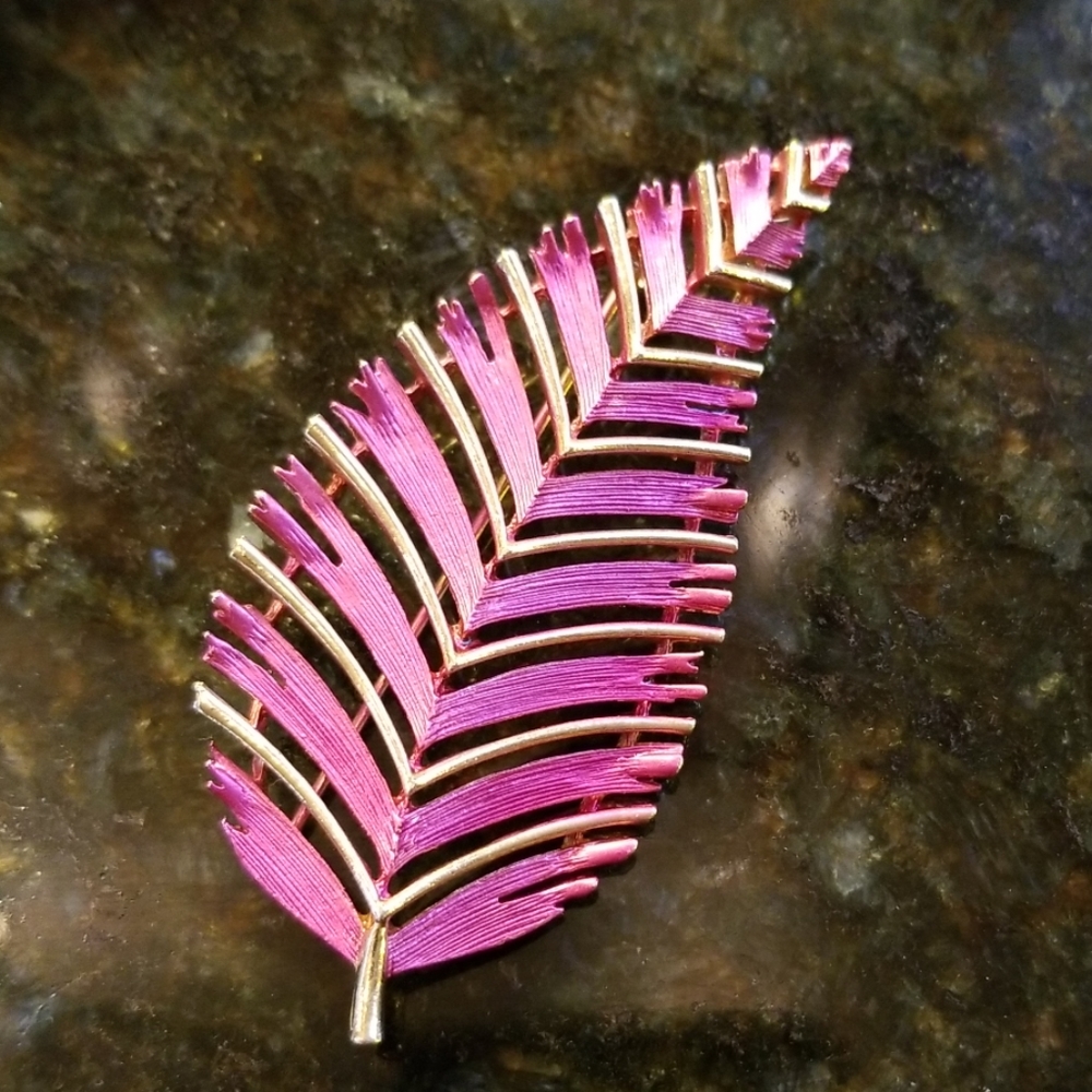 Vintage Lisner Brooch